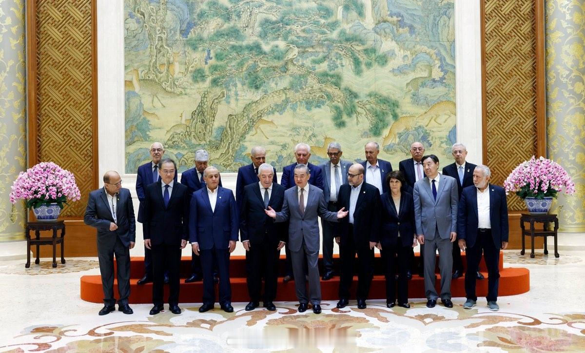当今世界并不太平，中国始终做世界和平的建设者，为世界注入更多稳定性和正能量#北京