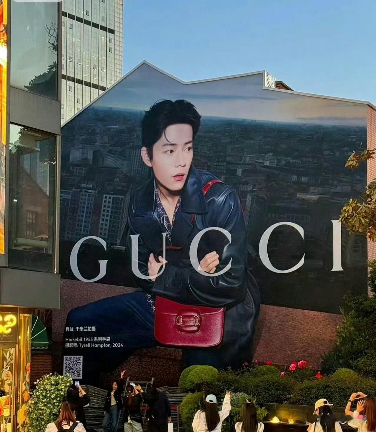 Gucci世界名画系列3.0落地上海丰盛里，两层楼高手绘巨幅墙，呈现品牌新季成衣