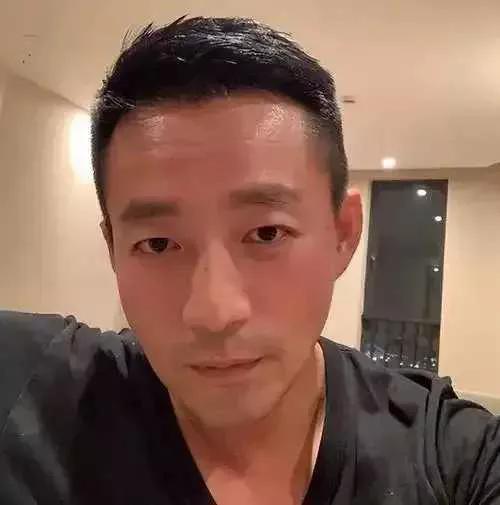 当初，大S与汪小菲的婚姻走向终结，背后有着诸多复杂因素，诸如异地生活造成的隔阂、