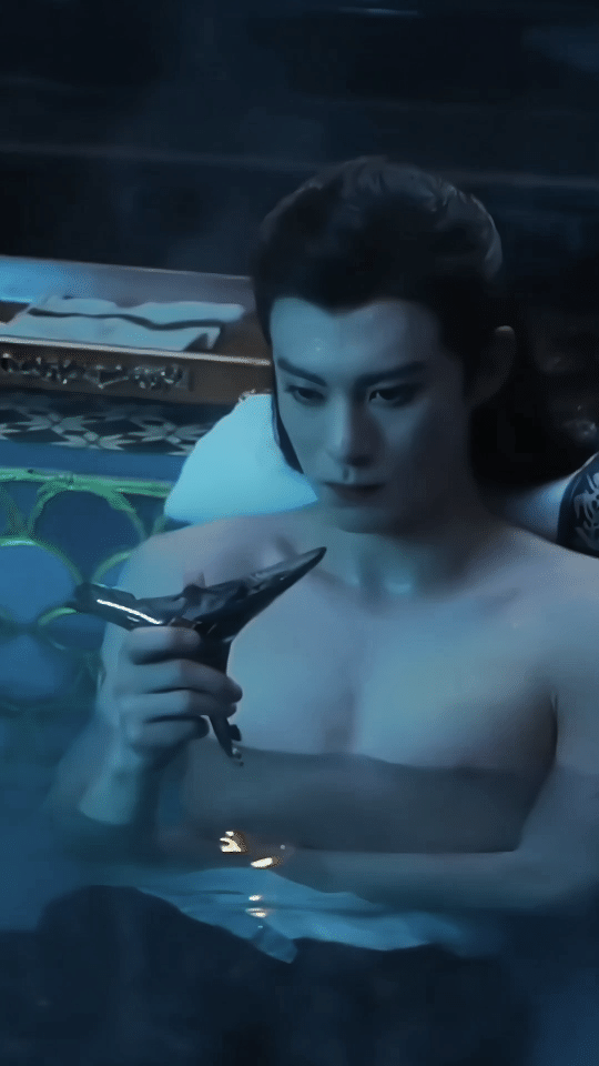 王鹤棣人体面人，和十几年前的同事都能大大方方方的相处，节目组就别在消费他了，专注