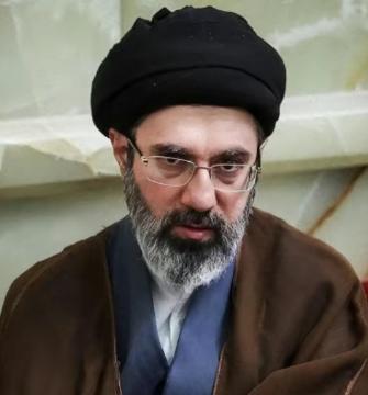 伊朗现在终于明白过来了，自己不管买什么装备都没用，现在的当务之急就是要把美国在自