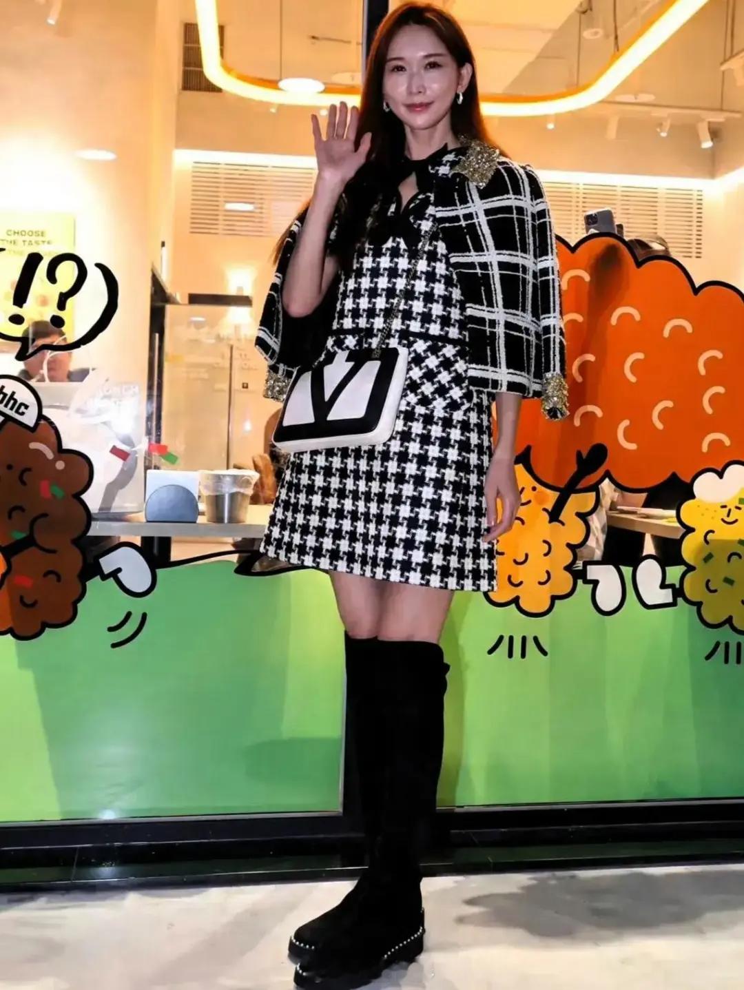 林志玲参加周杰伦演唱会，脸部有些不自然近日周杰伦的演唱会迎来了50岁的林志玲作为