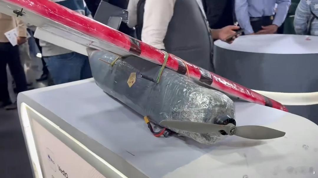 印一大学展出泡沫无人机被赶出峰会印度大学造假风波再升级！刚被揭穿用中国机器狗冒充