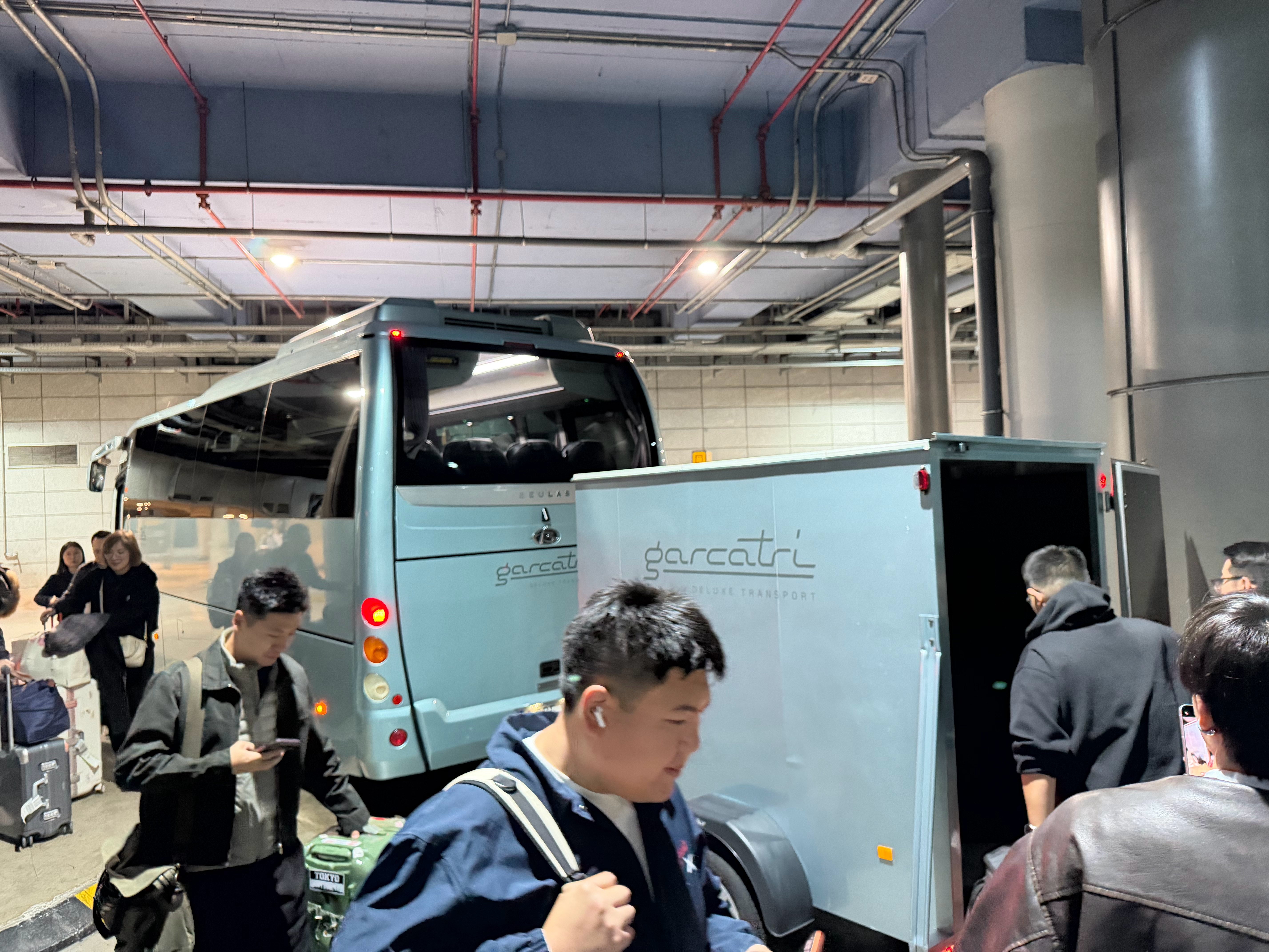 落地阳光明媚的西班牙马拉加呆几天，试驾新世代BMW iX3这里太美了。今天接机的