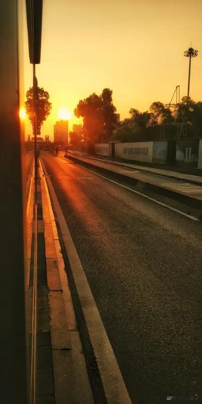 三分钟的计划热度谈不上可耻。很多人都有过这样的经历，比如立志每天运动，结果没几天