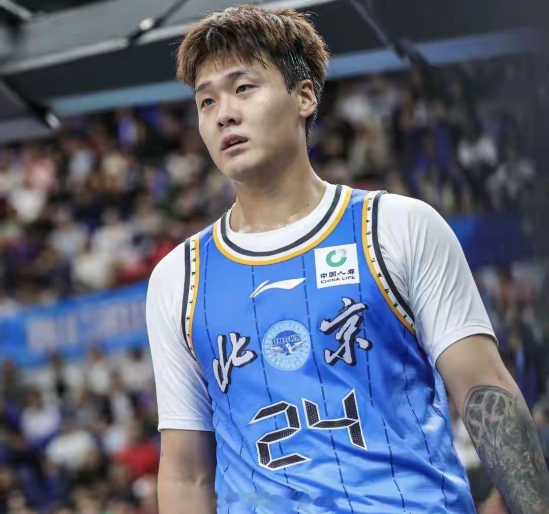 CBA罚单！赵睿因不当言论遭停赛3场+罚款5万，季后赛格局受影响赵睿停赛三场罚款