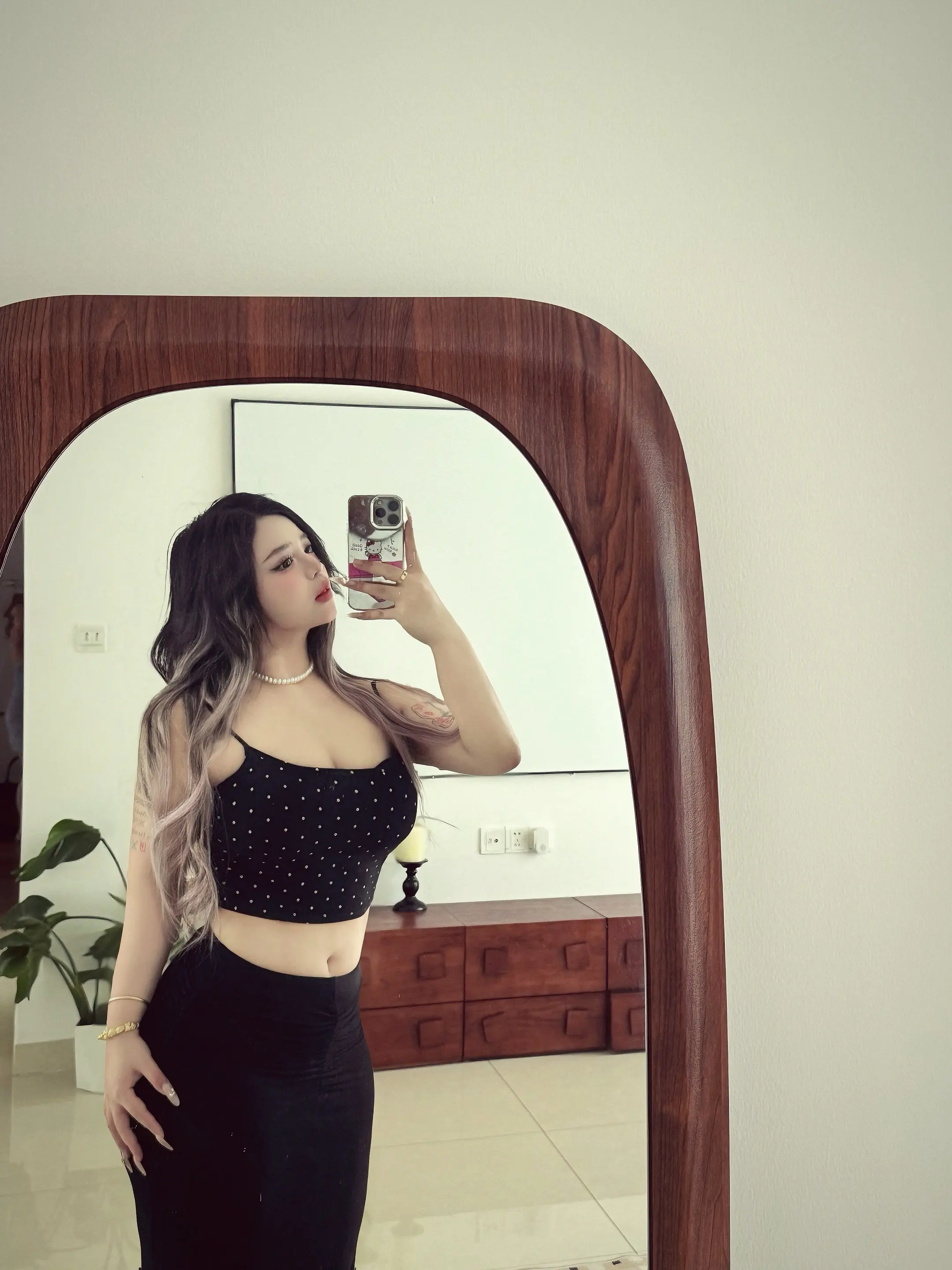 爱玩的人觉得你踏实 踏实的人觉得你有趣 你是夹在汉堡里的番茄 解腻又独特的存在