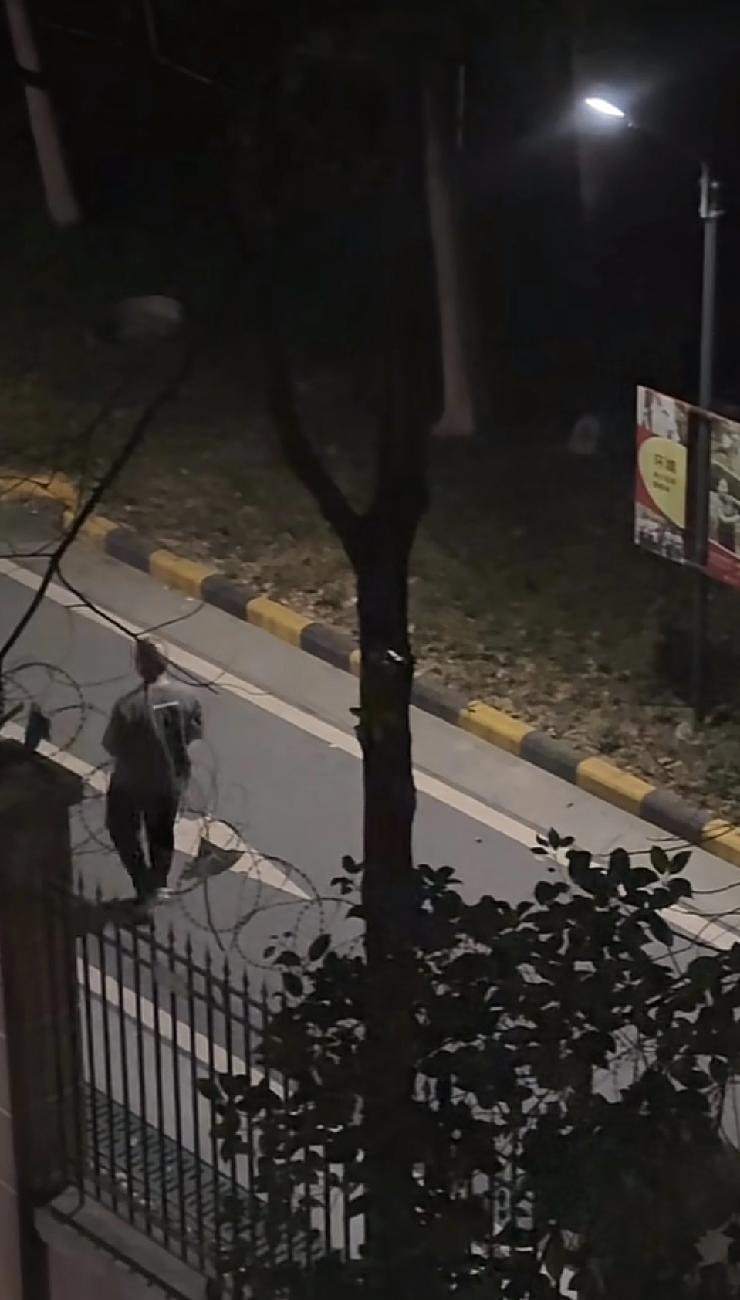 现在有些老年人的行为越来越不被理解
这是一位佛山的朋友，晚上发出的视频已经有一年