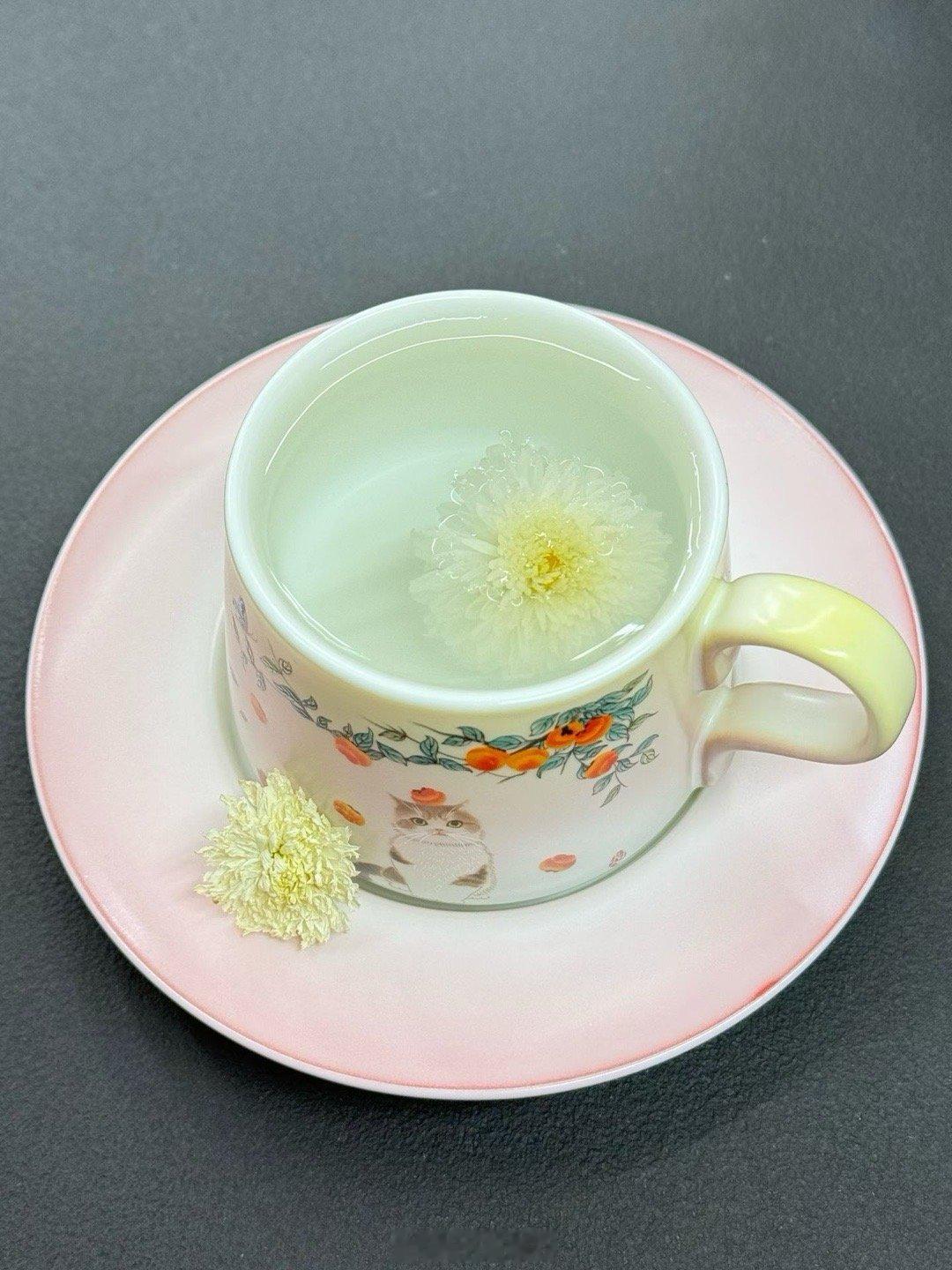 水流有声，山却无言；父爱如茶，静静相伴。 