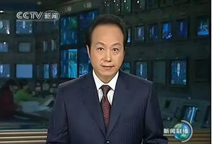 他可能是中国观众见过次数最多的人。从1983年第一次登上《新闻联播》，到2008