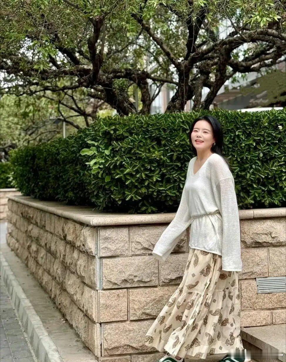 离婚后的龚琳娜终于学会独立 天啦，离婚后的龚琳娜大变样………不仔细看真不知道是她