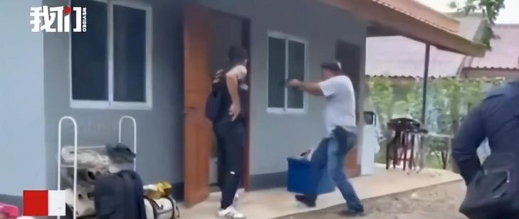 他们出发时，还在路上跟同伴发消息，说"没事，一切正常"。

谁也没想到，就是那辆