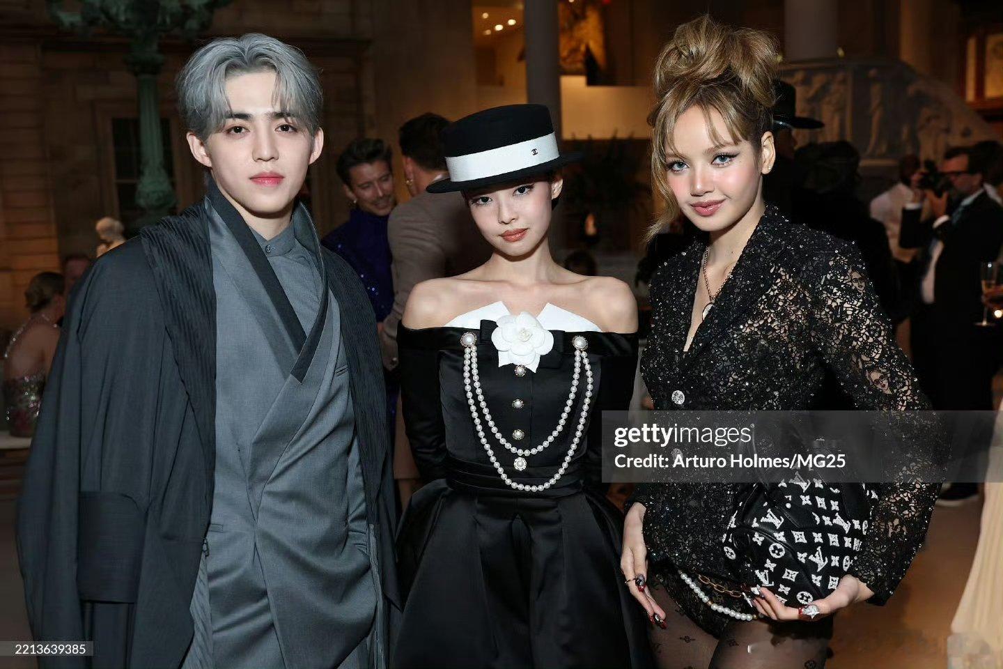 jennie崔胜澈lisa合照jennie崔胜澈lisa同框 真好看三个人 ​​