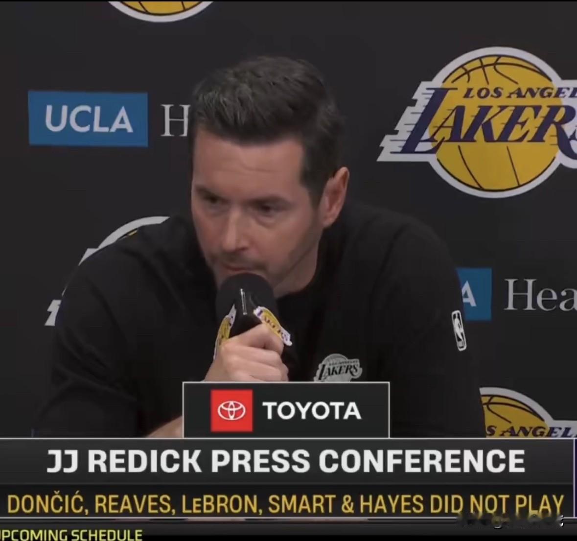 湖人队更衣室失控？雷迪克大发雷霆，并点名批评了部分湖人球员！

昨天湖人在主场惨