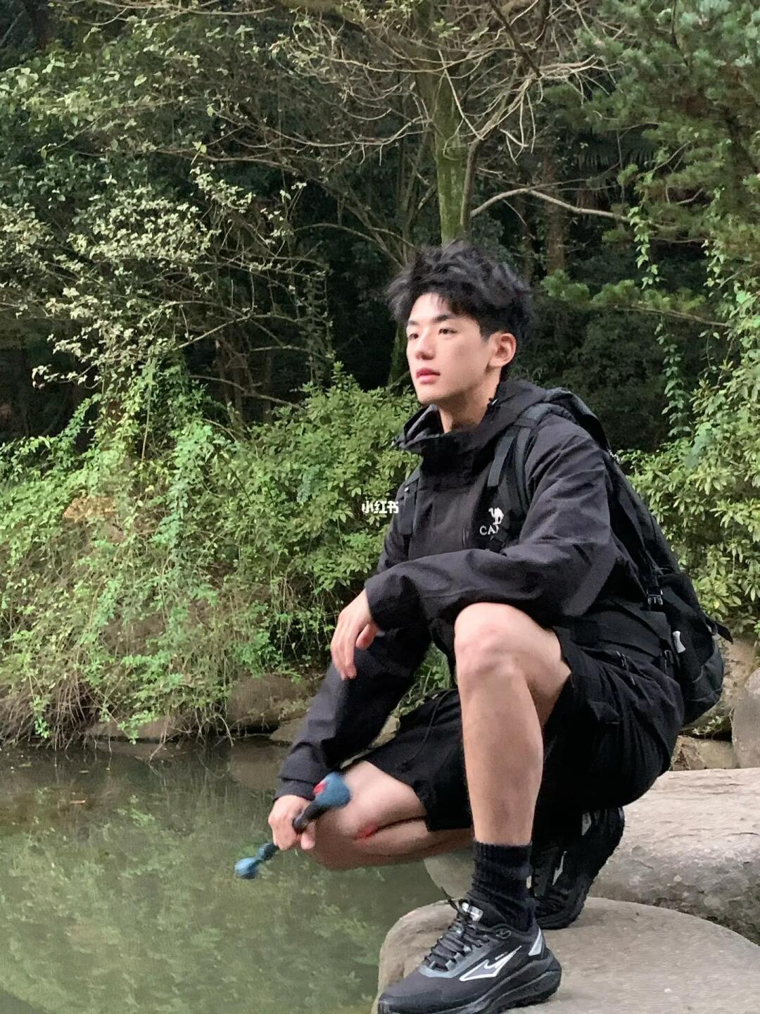 在上班和上进中 选择上山！