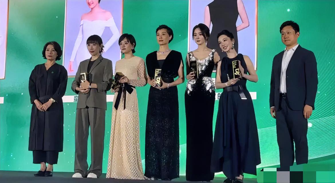 这张合影，吴越好美，不论身高还是颜值，深深被吸引