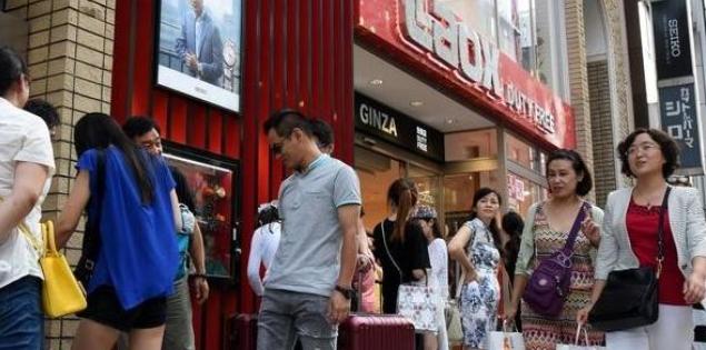 殴打中国游客、禁止中国人进入、歧视中国游客，这些情况在国外屡见不鲜，可是等到中国