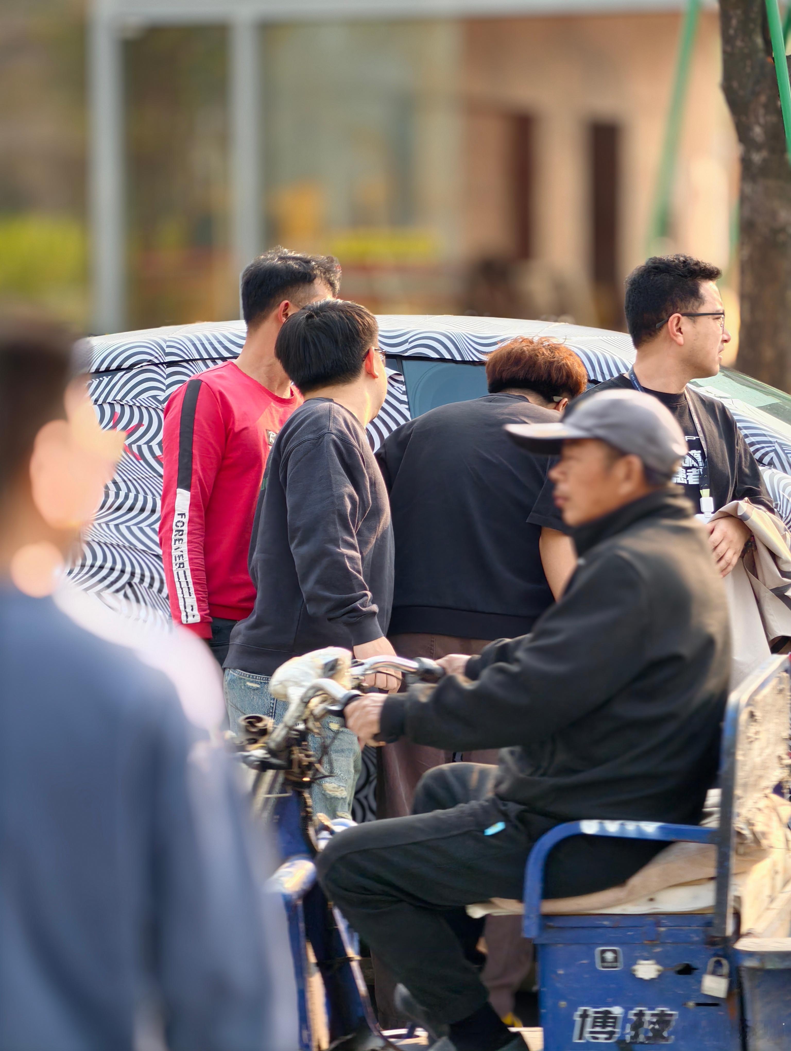 我看到你在拍了，这样，你把照片发给我如何？ 广州