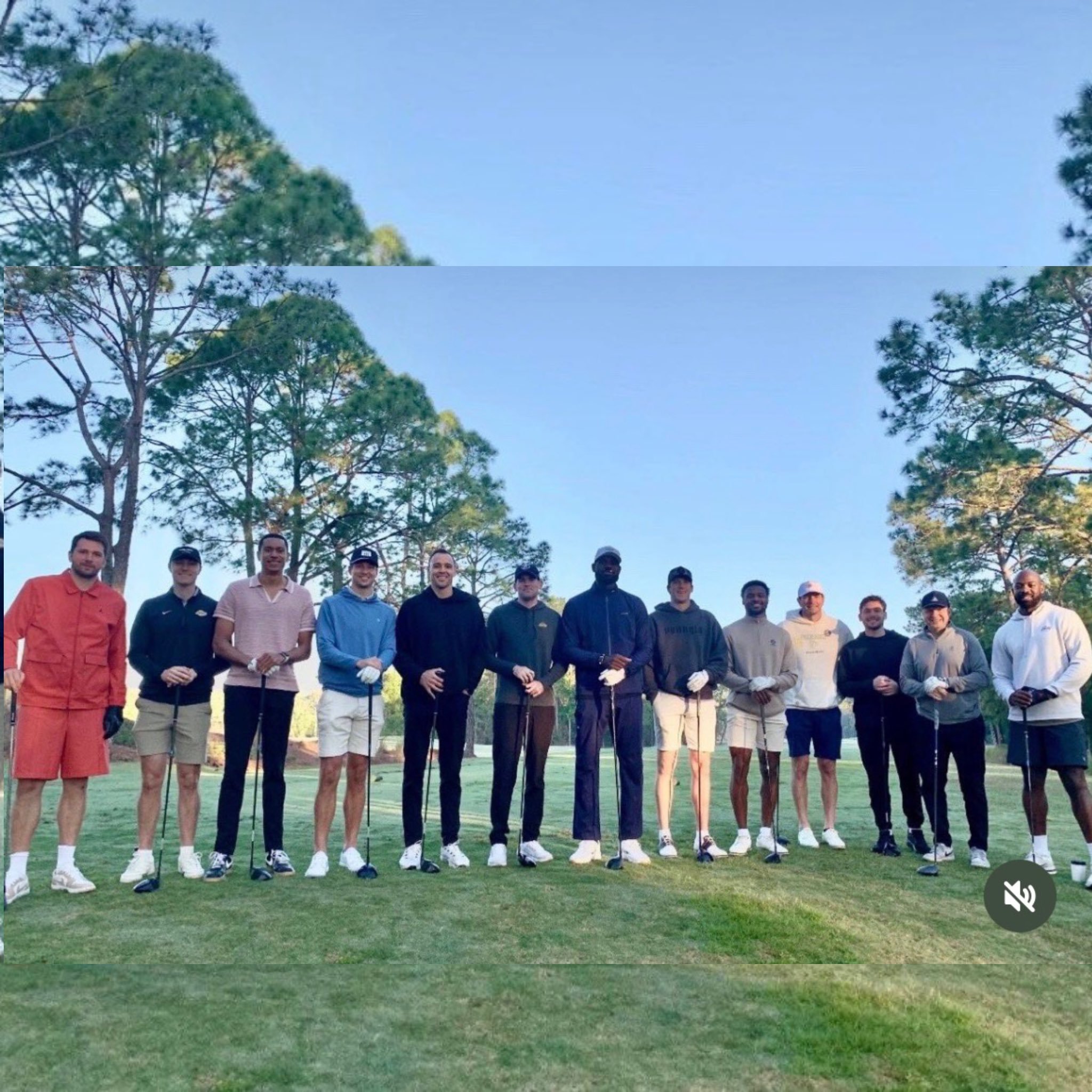 里夫斯谈队友们一起打高尔夫：“看到这帮家伙现在这么享受打高尔夫，其实挺让我感慨的