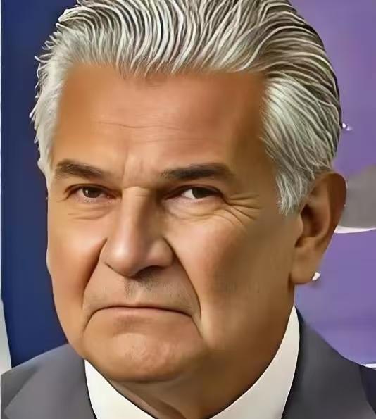 这也太欺负人了！巴拿马运河边上那座咱们东方大国人捐建的牌坊，大半夜的竟然被阿赖汉