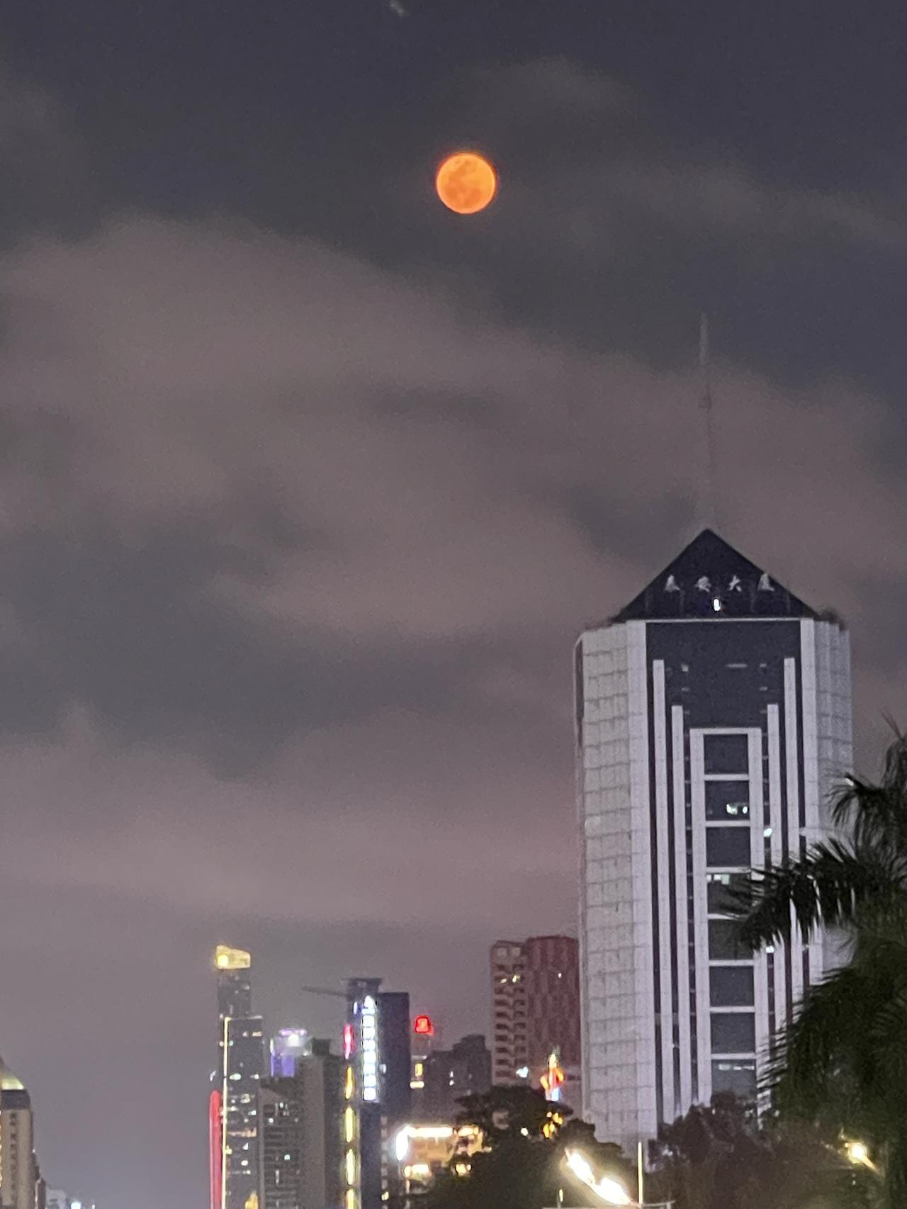 分享一张城市的夜晚的照片