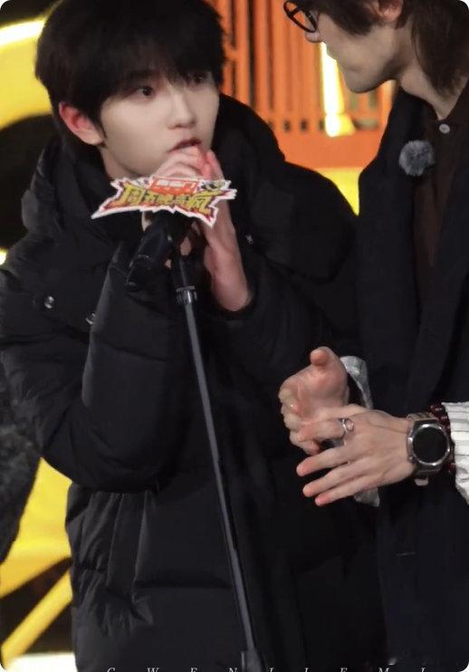 穆祉丞秒猜青春修炼手册魏大勋抢猜稻香，穆祉丞反手秒猜青春修炼手册，还带师兄梗，这