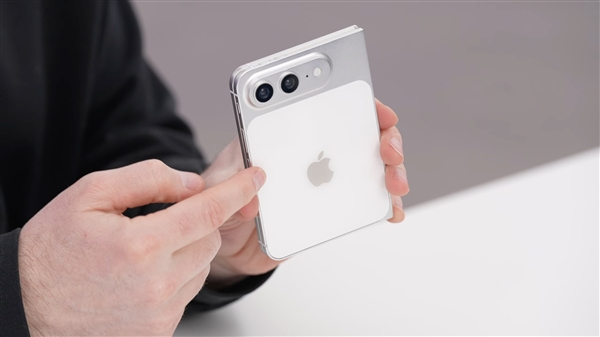 苹果首款折叠屏 iPhone Ultra 参数落地苹果首款折叠旗舰 iPhone