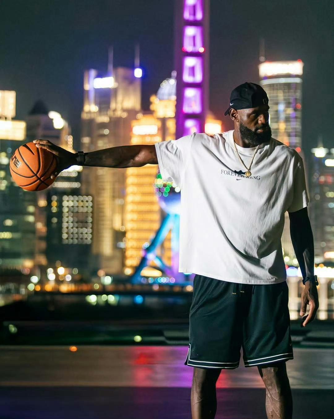 在接受《Complex Sports》采访时，詹姆斯表示：“我肯定正在做准备，因