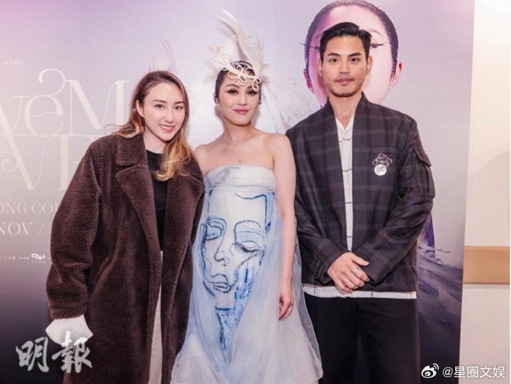 何超云看演唱会新男友相伴何超云和新男友看演唱会 何超云与新男友看演唱会 