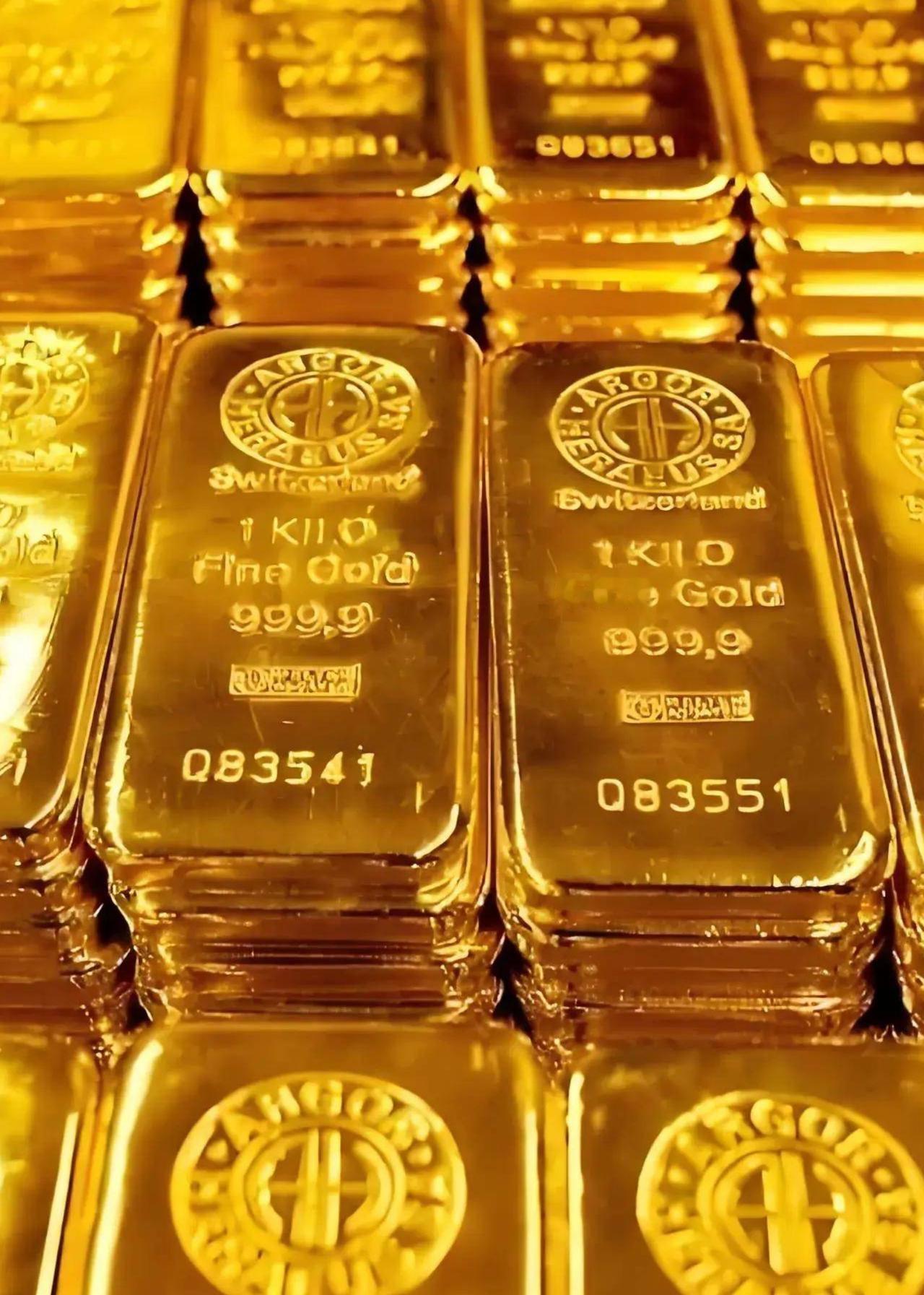 破位预警！黄金白银短期承压下探，四大利空击碎上涨神话
 
美联储“降息+鹰派”矛