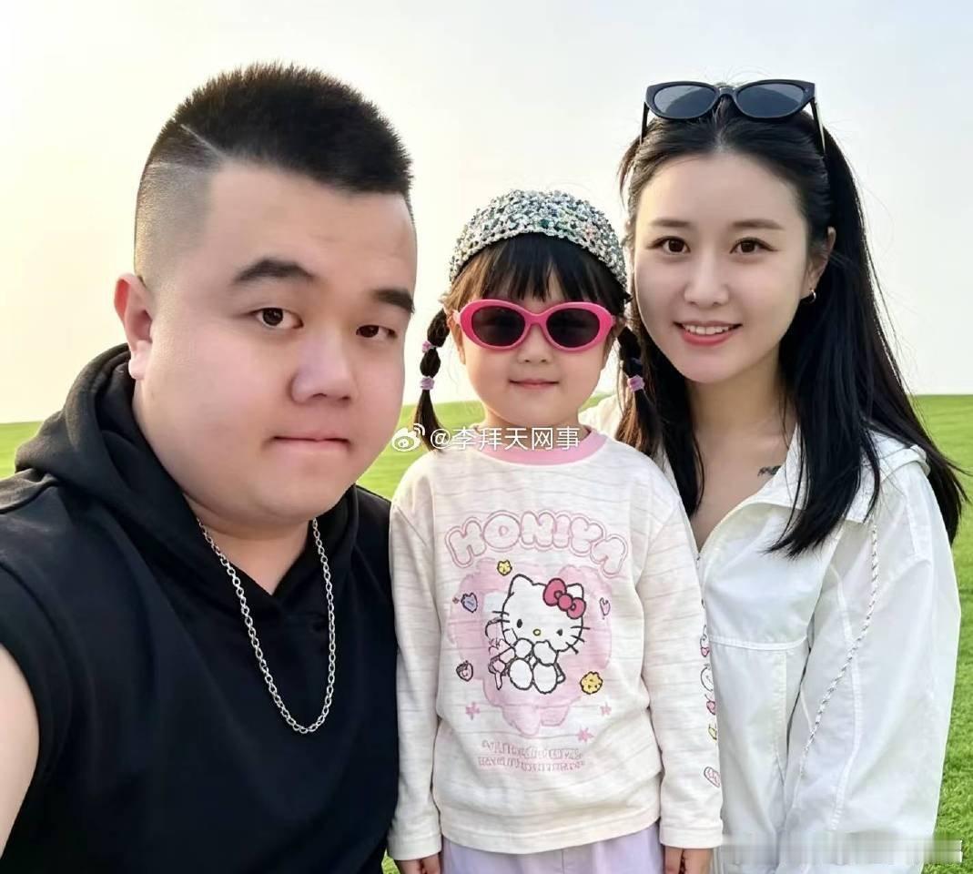 曝小胖媳妇知道他有私生子驴家小胖遭到父亲与师兄直播爆料，称其有一名私生女，还表示