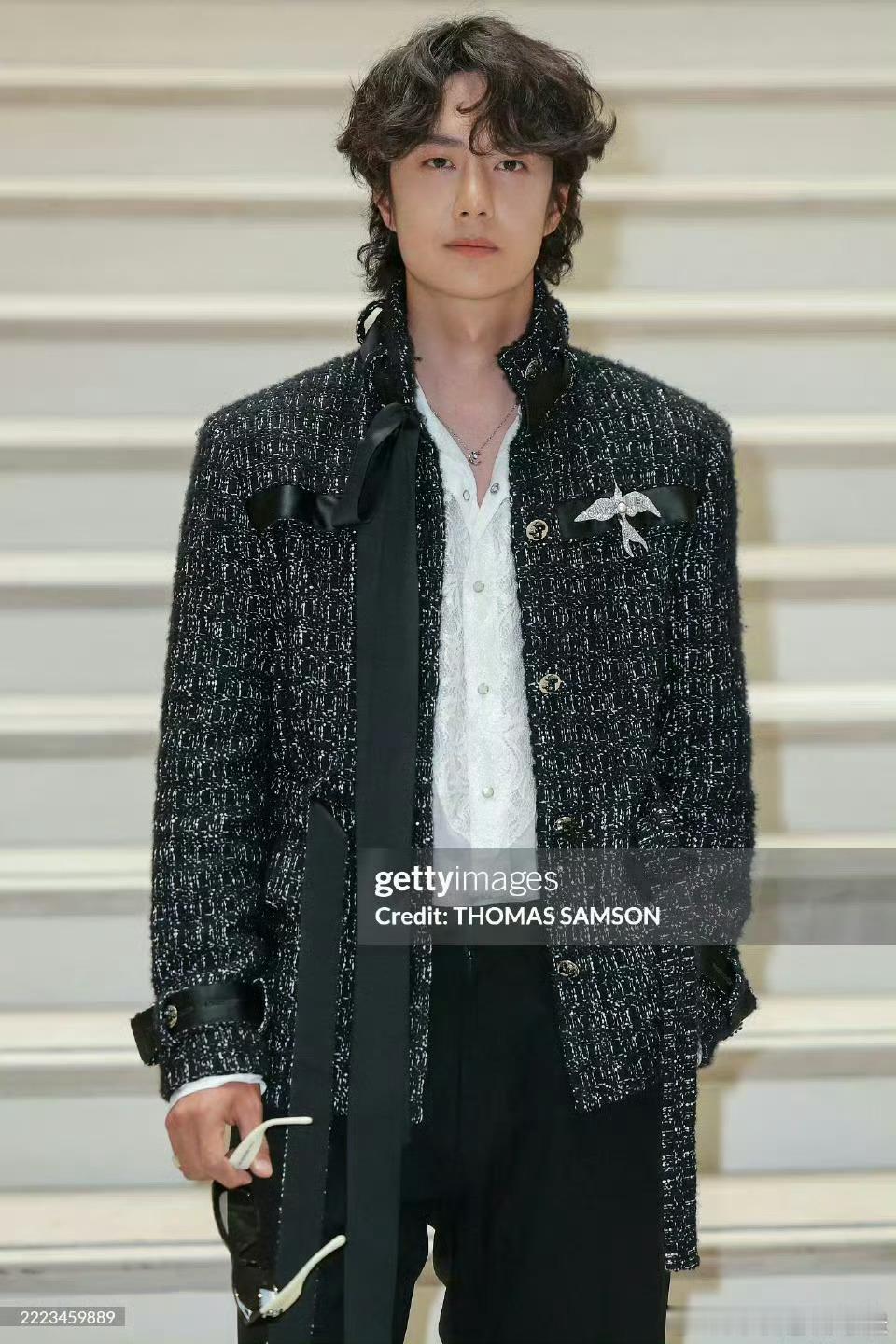 王一博G社生图 来👀状态如何？ 香奈儿大秀王一博卷毛王子 ​​​