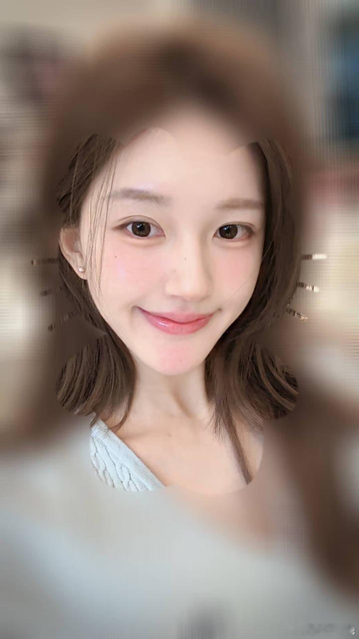 赵露思营业 ，好萌好萌的一张脸还说什么，给你全世界 