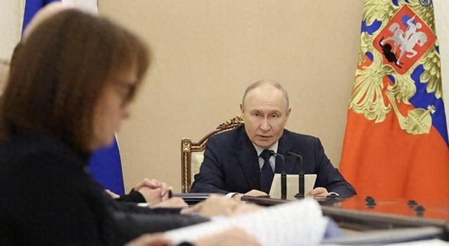 俄GDP收缩真相：军费挤占民生投入，能源出口成本飙升
俄罗斯GDP两月收缩1.8