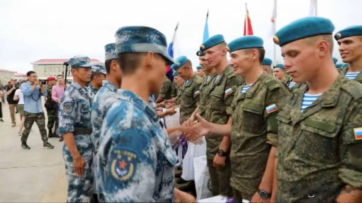 解放军空降兵正深度转型?外媒传中国向俄购空降装备学经验
外媒传中国向俄购空降装备