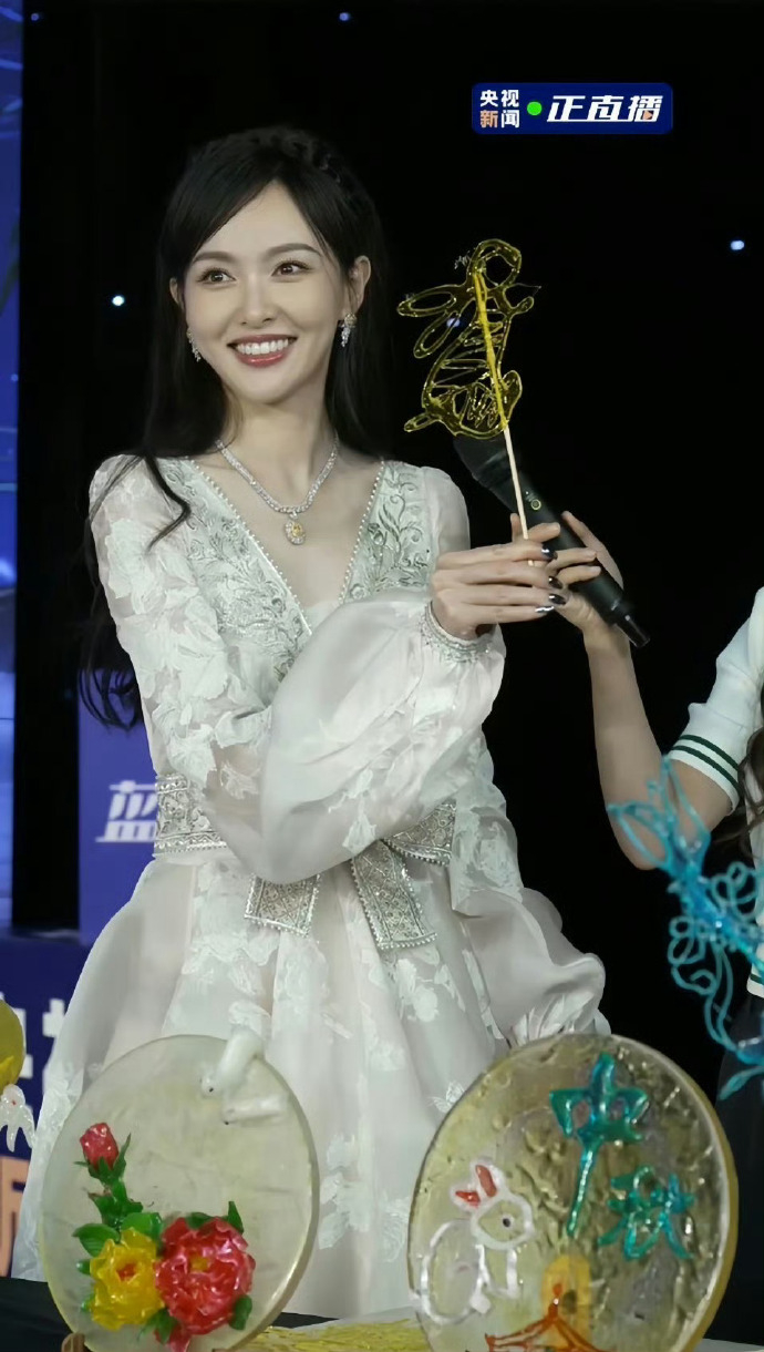 唐嫣直播生图怎么美成这样，气色真是绝了 ​​​