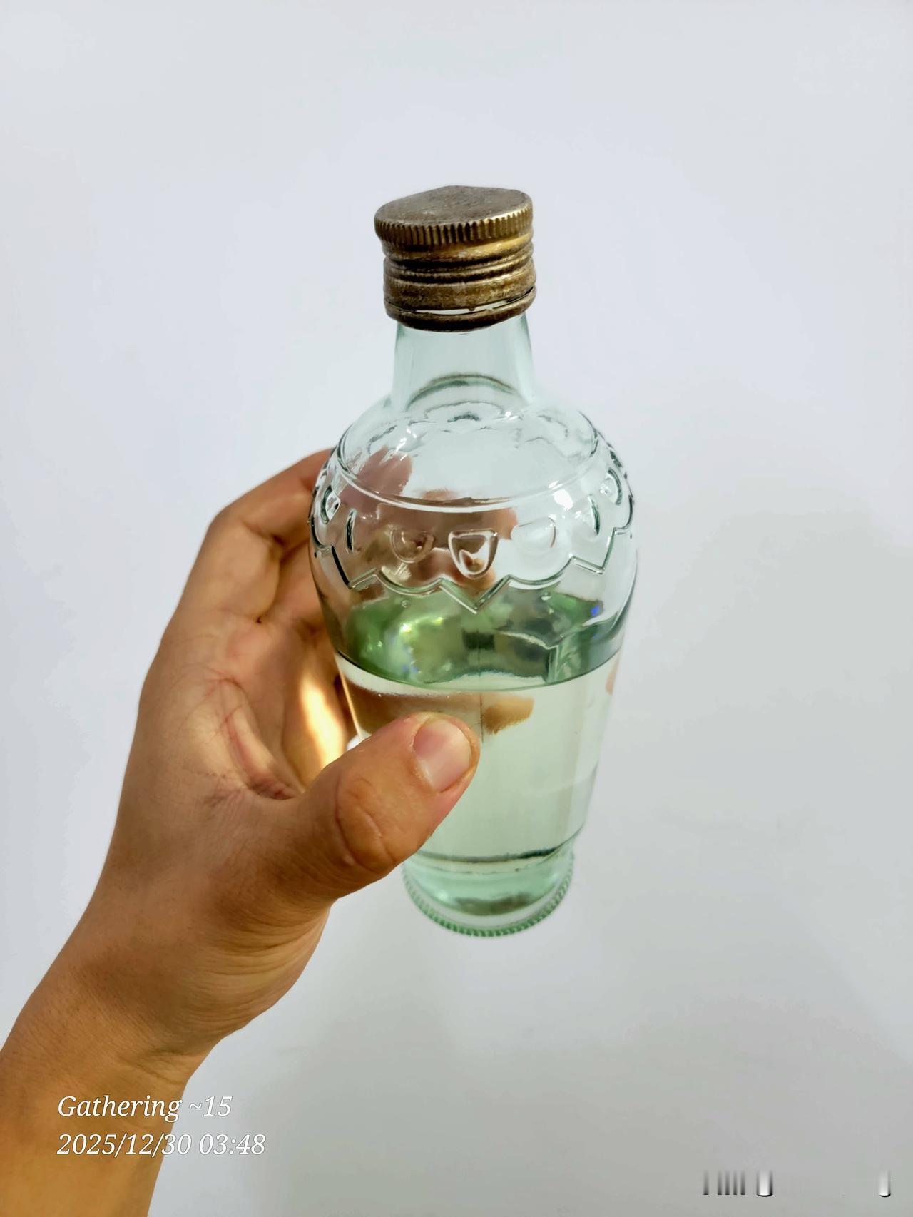 我现在是终于明白了，喝酒的人爱上的不是酒，而是那种感觉。喝酒除了难受，好像也没有