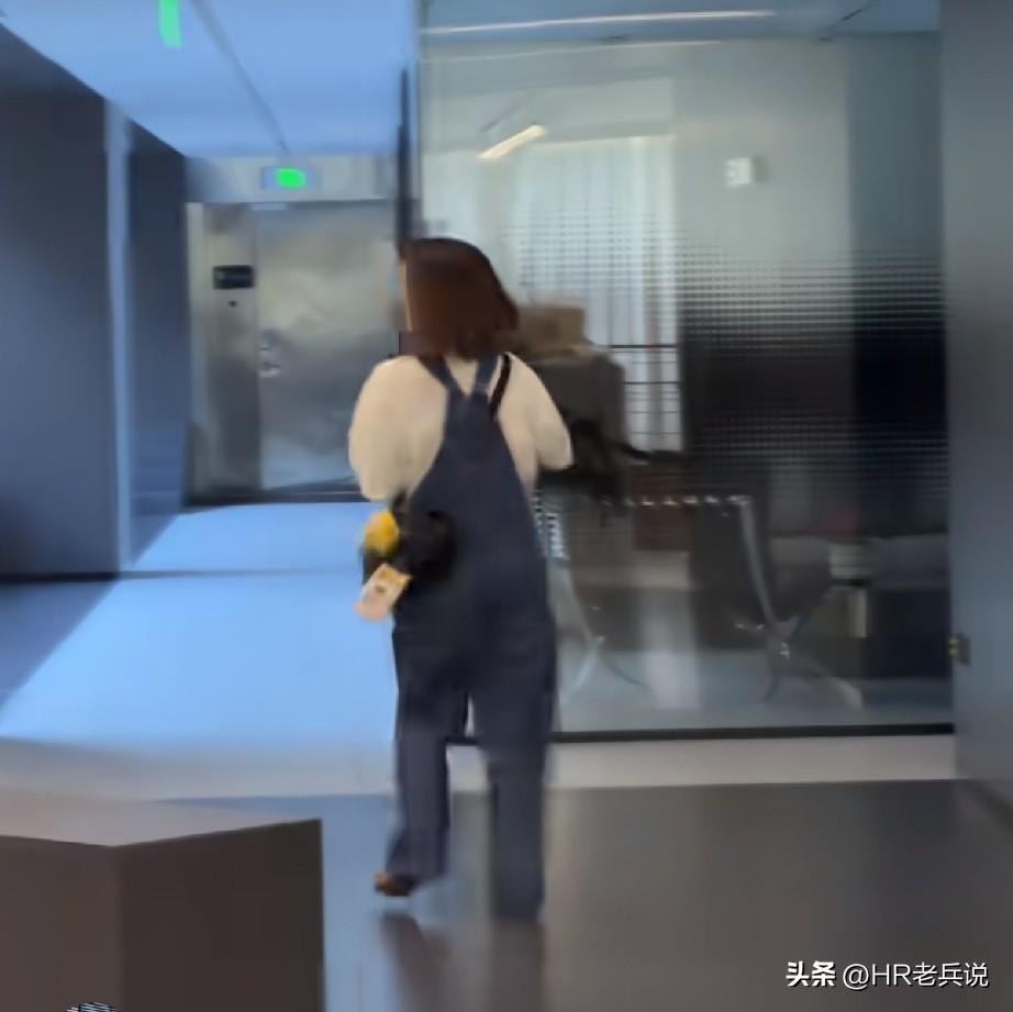 又见闪离[捂脸]上午才办完入职质量工程师，工位估计还没坐热乎，下午上班新员工就来