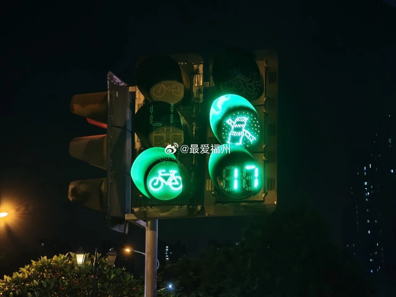 闽侯创新推进路口信号灯升级改造把金鱼、竹编等本土特色非遗元素融入信号灯外观设计，