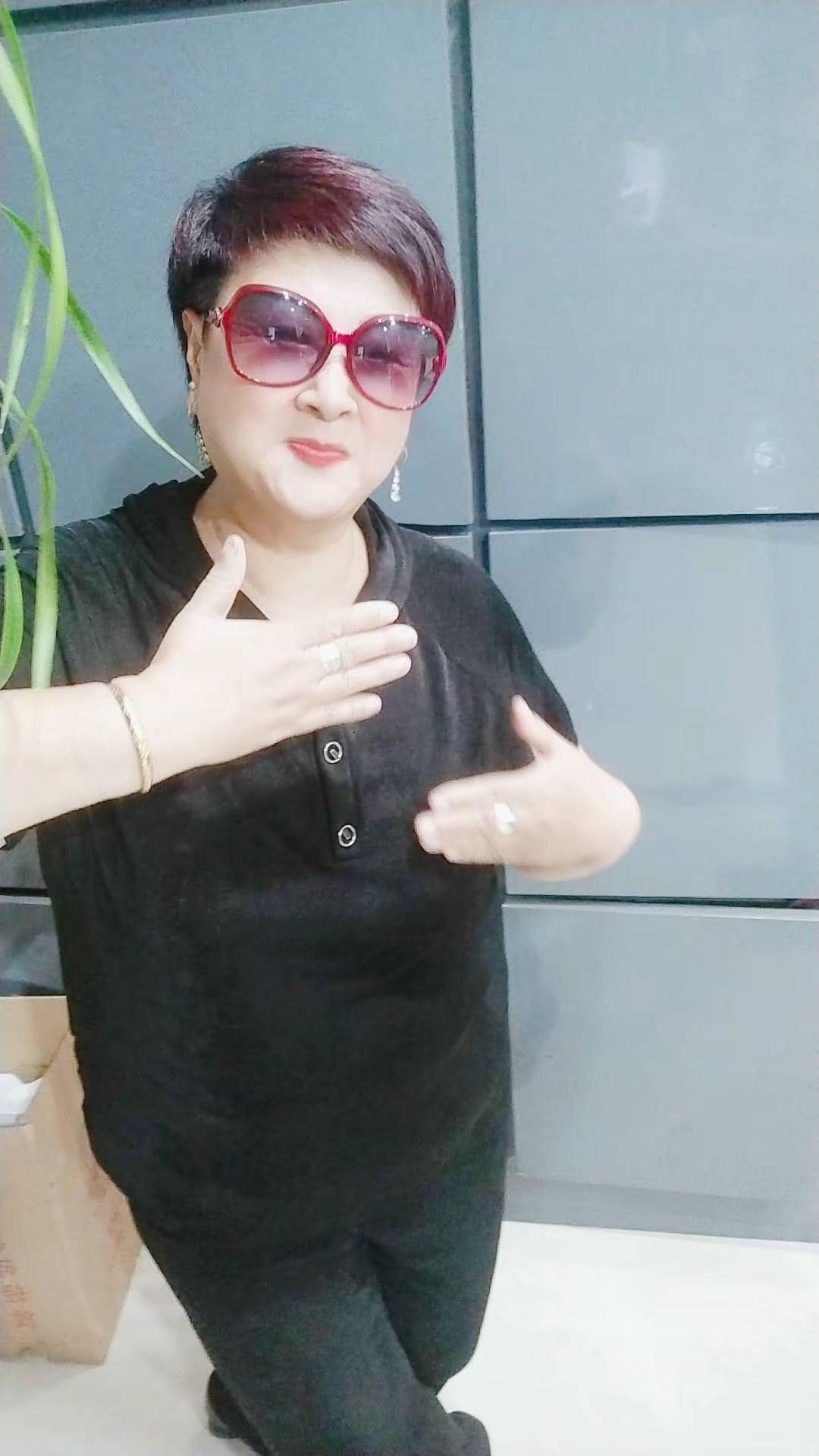 活出自己喜欢的样子🥰 每天记录不一样的自己 记录自己的日常穿搭 女人一定要活成