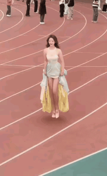 力度与柔美完美结合[赞]
仿佛是舞蹈精灵