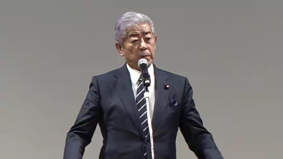日本如今才想着调整地缘政治战略，不觉得为时已晚了吗？美国正逼着日本加息，中国又阻