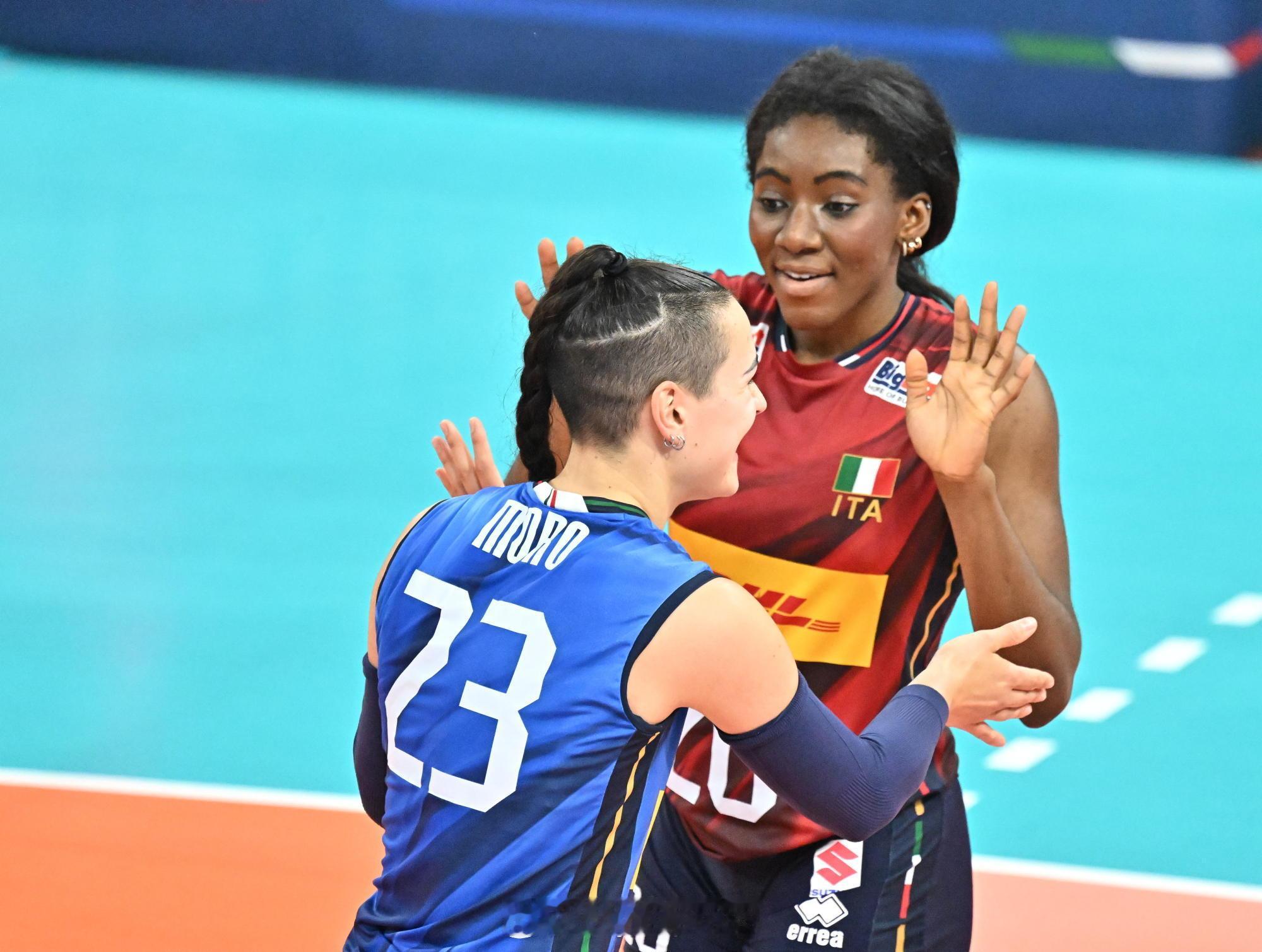 国际排坛动态 4月27-30日，意大利女排14名球员将在米兰集训。名单如下：二传