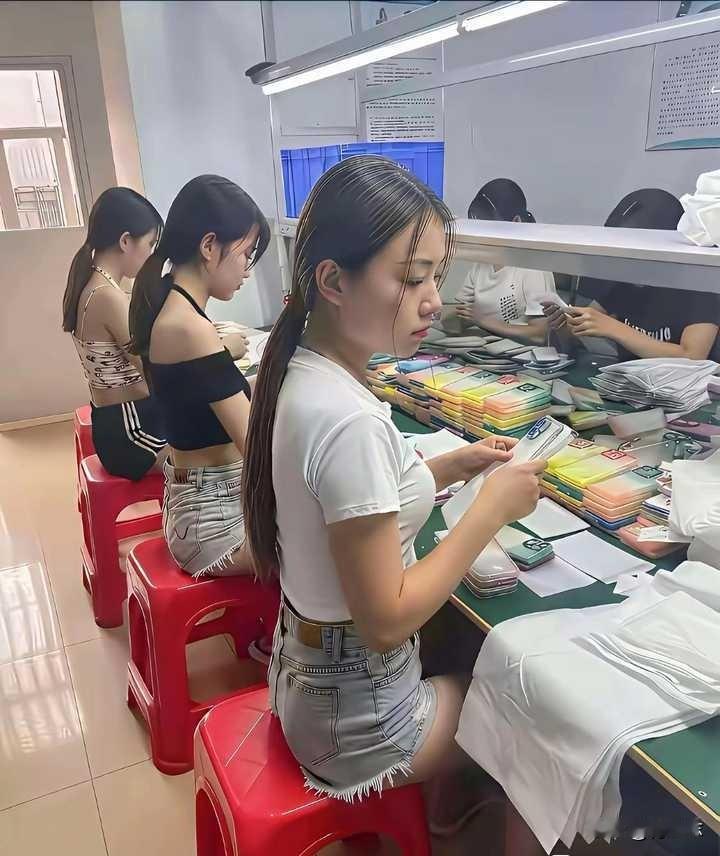 年轻人进电子厂做流水线，值得吗？
一边是这份工作门槛极低，不需要学历技术，只要肯