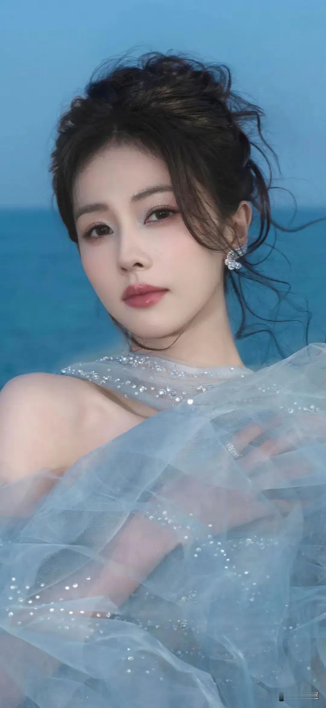 白鹿这身裙子太美了叭👗仙气飘飘