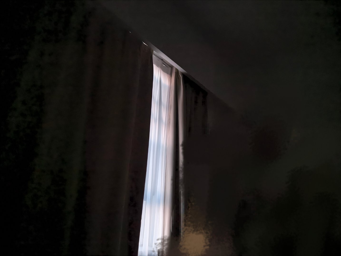 知道得奖之后卸了力睡着了差不多两个小时然后就这么熬穿了睁眼到天亮[微笑] ​​​