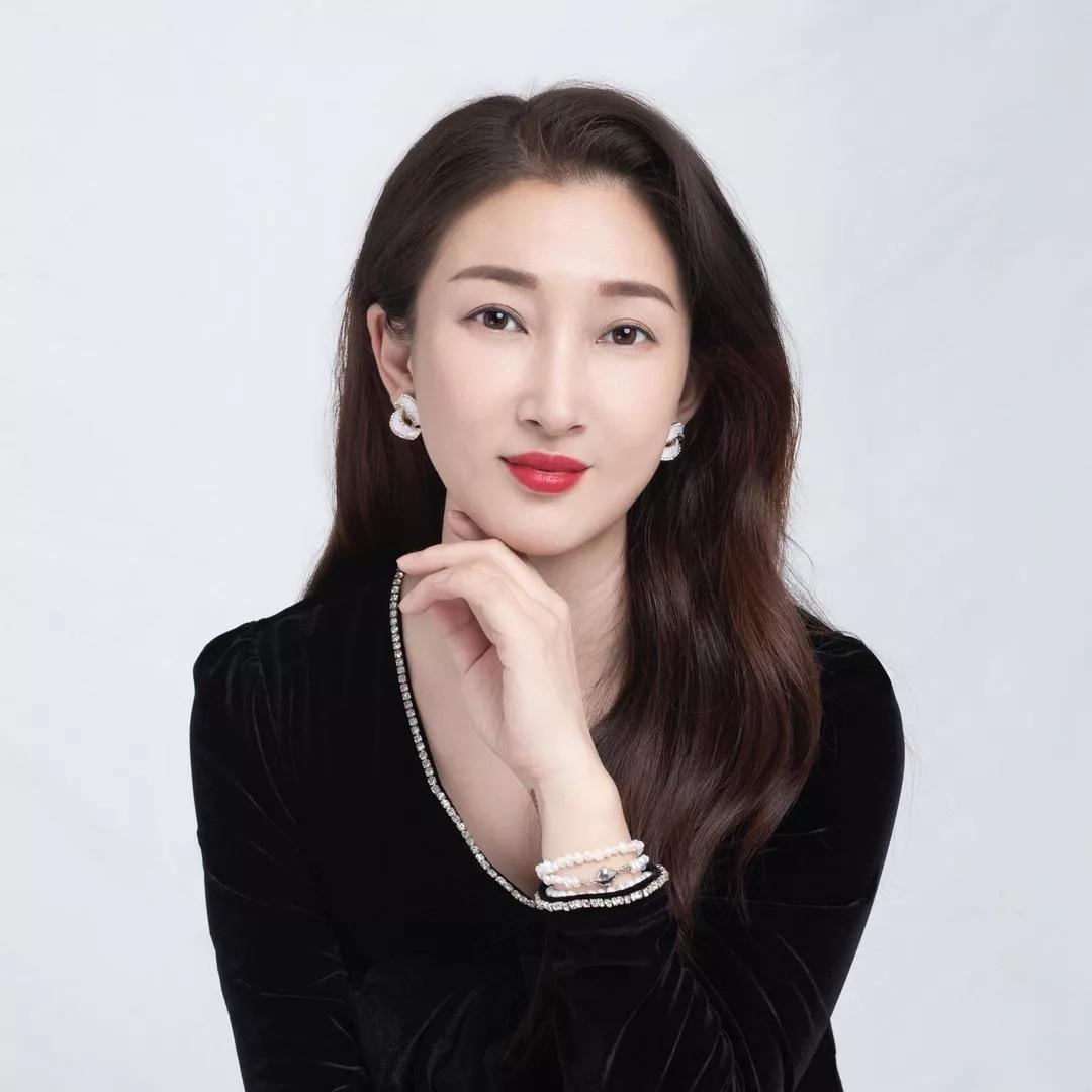 优雅黑丝绒，低调中的奢华。