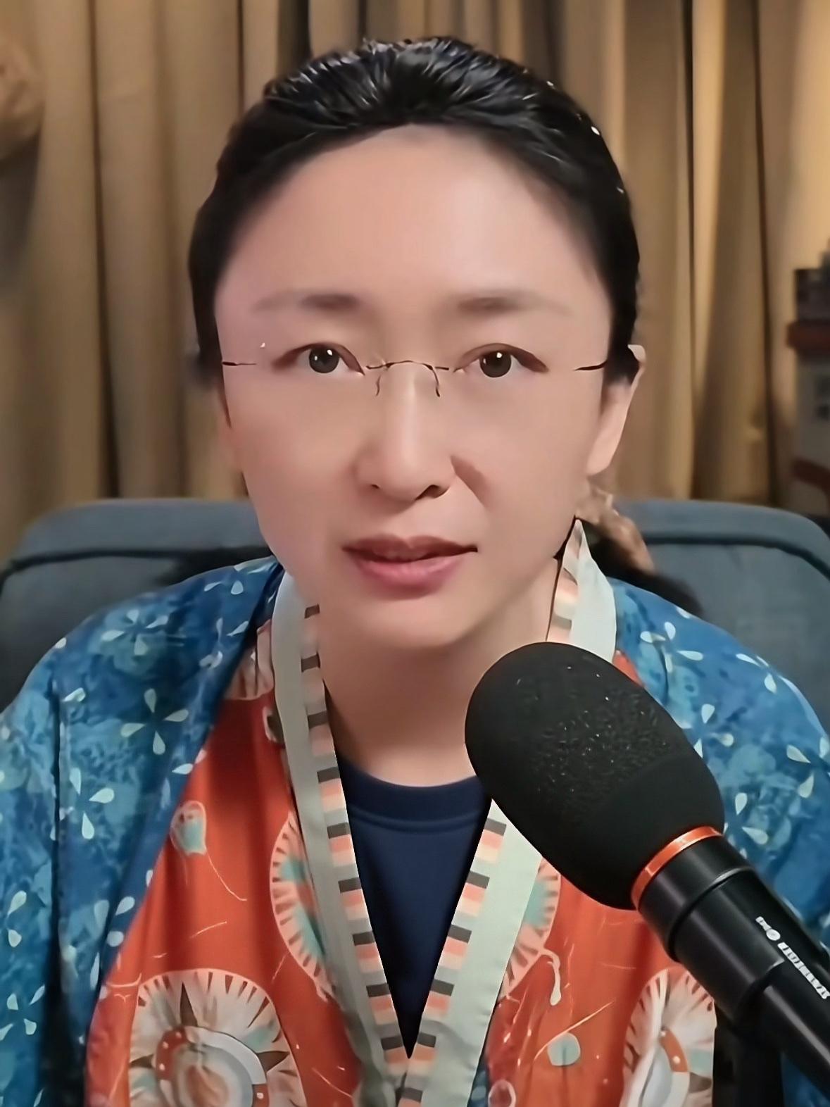 “吃瓜蒙主”的战绩让人费解，感觉她好像不是在赚钱，而是在渡劫。

她到底动了谁的