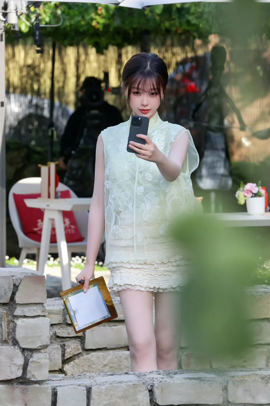 欣欣的白色穿搭真的很好看，白月光啊～