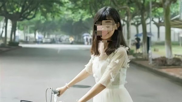 #警方回应上海出轨女教师丈夫笔录流出# 本来以为女孩子上学没有安全感，原来现在男